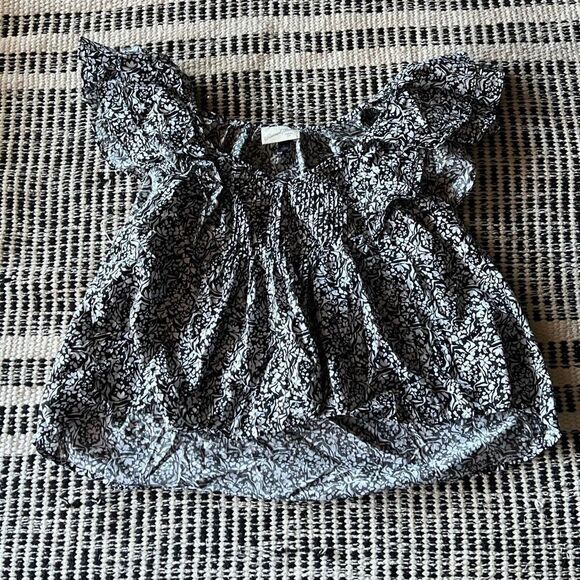 Universal Thread Tops - Universal thread size medium black and white blouse